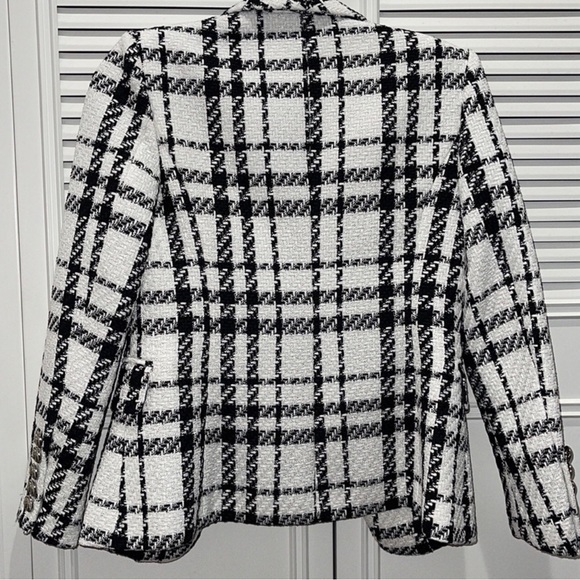 CATWALK CONNECTION Krystal Houndstooth Blazer is a must have in your wardrobe. - Picture 11 of 12